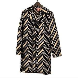 B&W Chevron Spring Trench